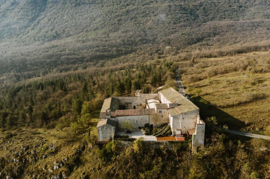 Отель Monastero Fortezza Di Santo Spirito Fossa Экстерьер фото