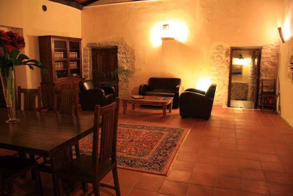 Отель Monastero Fortezza Di Santo Spirito Fossa Экстерьер фото