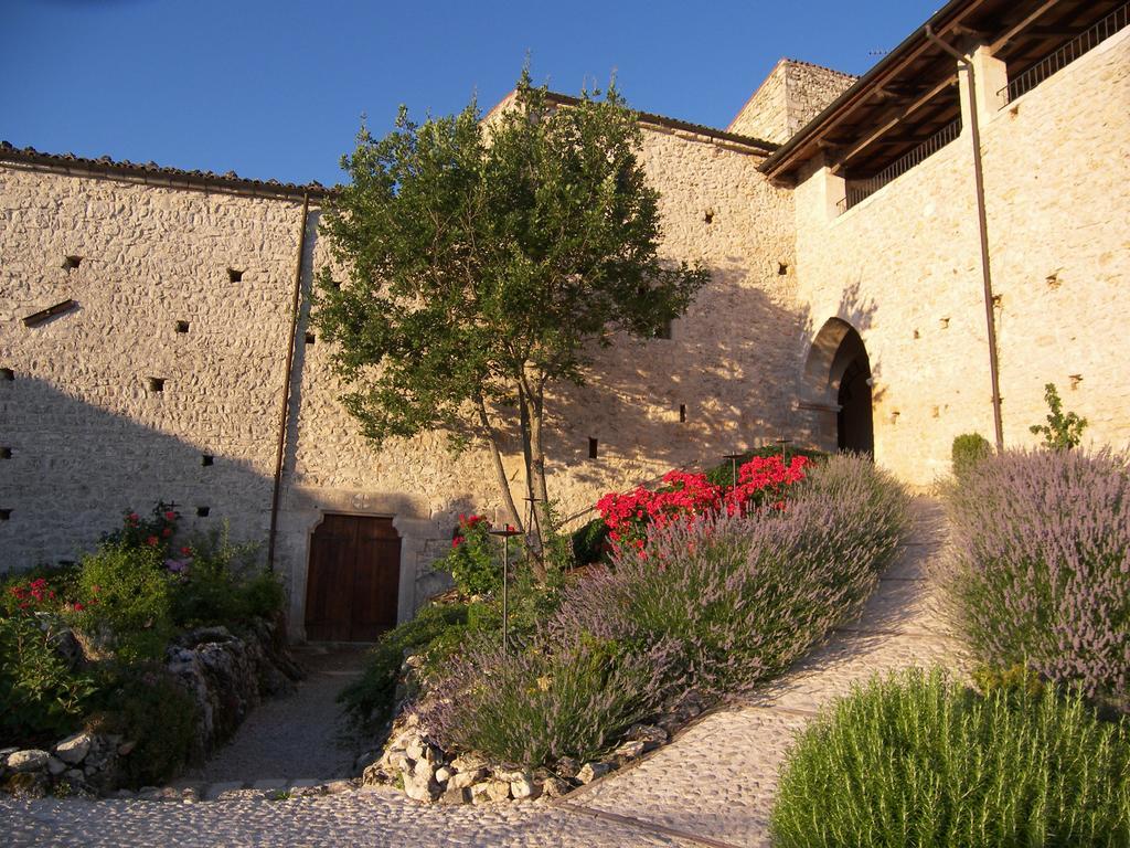 Отель Monastero Fortezza Di Santo Spirito Fossa Экстерьер фото